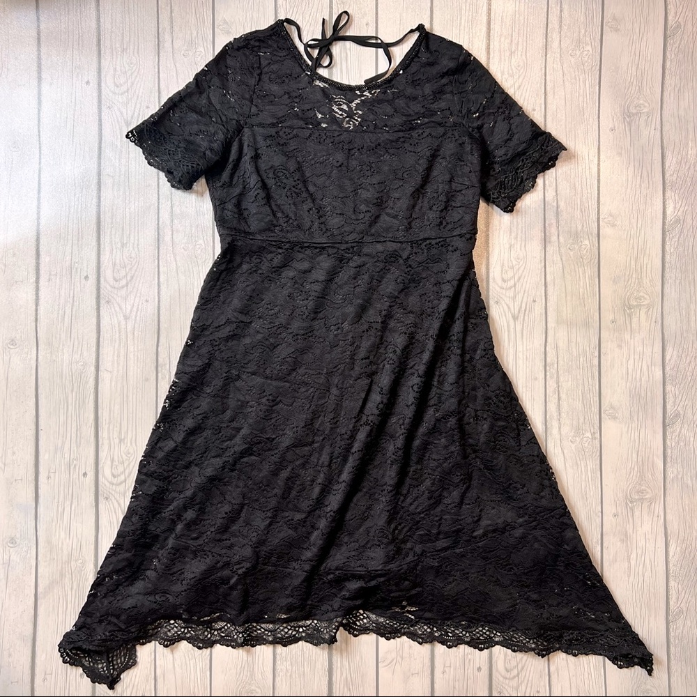 Pea in the pod size M black lace maternity dress